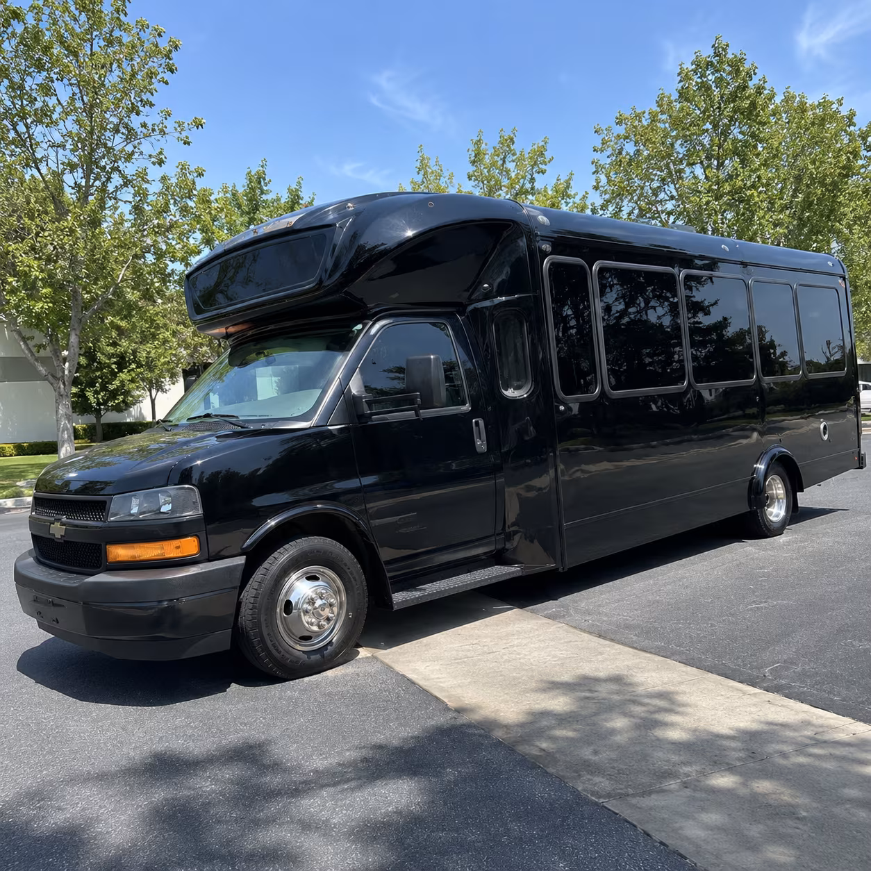 modesto 15 passenger party bus