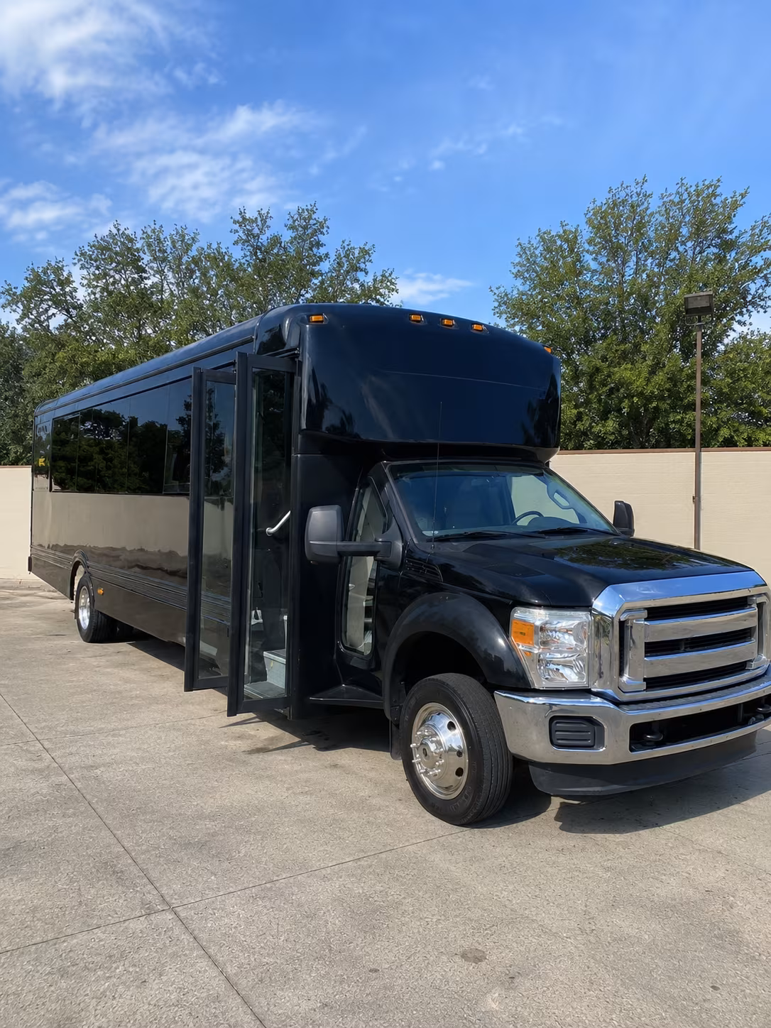 modesto 20 passenger party bus